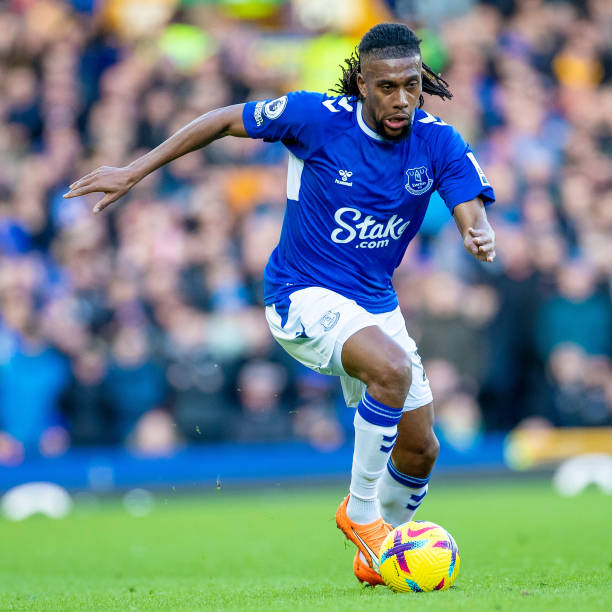 他们透过深 他们透过深