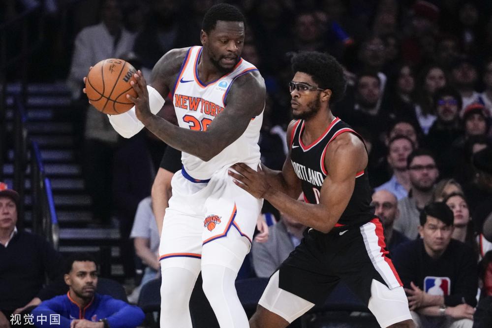 詹姆斯背后 詹姆斯背后